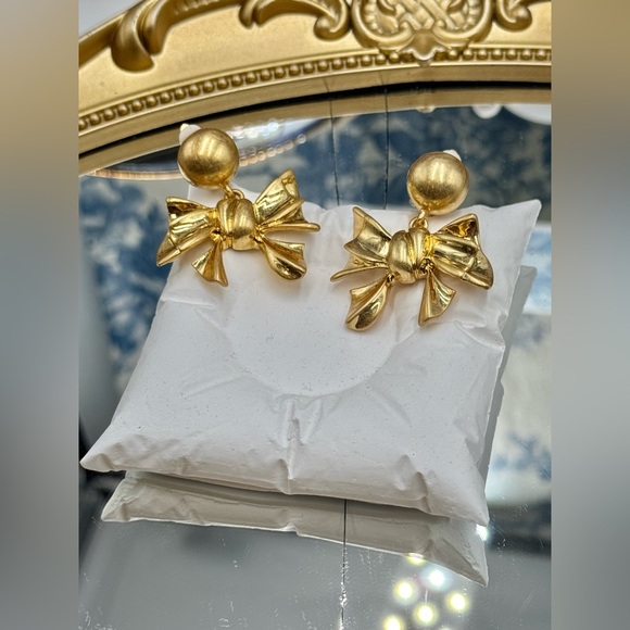🆕 OSCAR DE LA RENTA 🧿 NWOT Gilded Gold Bow Clip-On Earrings - Picture 4 of 14